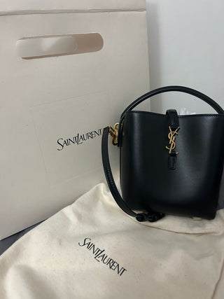 LE 37 SMALL IN PELLE LUCIDA
NERO