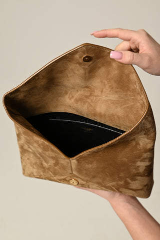 POCHETTE ENVELOPE CASSANDRE GRANDE IN SUEDE
