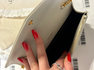 POCHETTE ENVELOPE CON CATENA CASSANDRE CLASSICA IN PELLE GRAIN DE POUDRE
CREMA SOFT