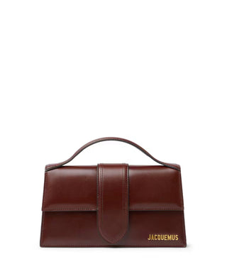 Gran bambino marrone