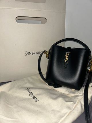 LE 37 SMALL IN PELLE LUCIDA
NERO