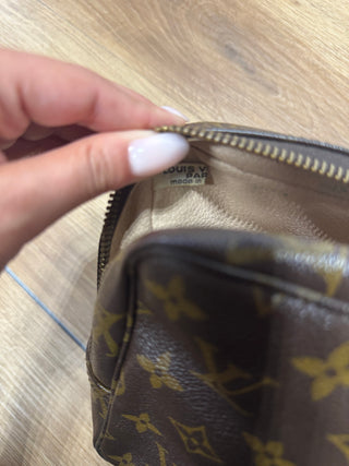 LOUIS VUITTON TROUSSE 23