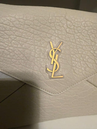 POCHETTE ENVELOPE CASSANDRE GRANDE IN PELLE DI AGNELLO