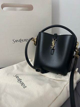 LE 37 SMALL IN PELLE LUCIDA
NERO